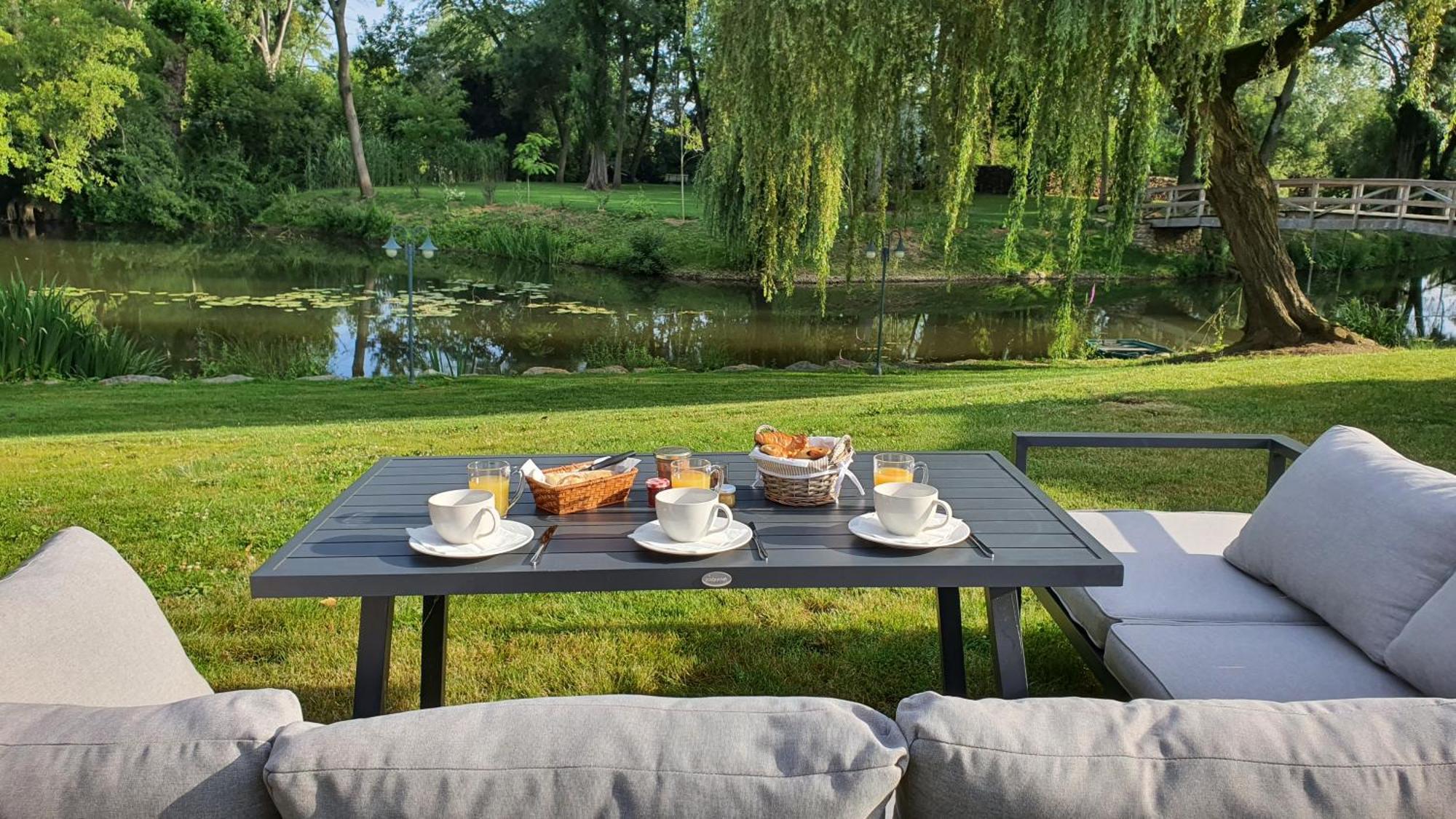 Au Fil De L'Eau Bed & Breakfast La Chapelle-Saint-Aubin Ngoại thất bức ảnh